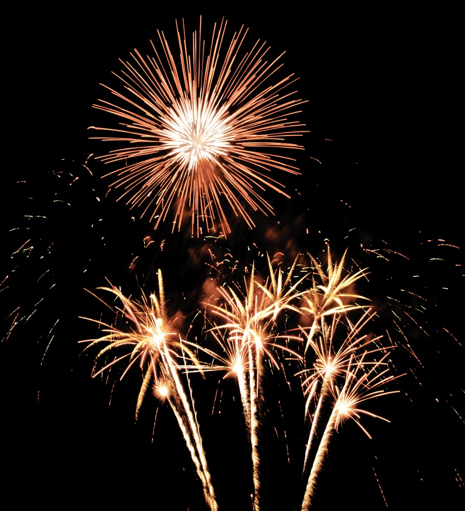 Low-altitude bursts in fireworks finale-1